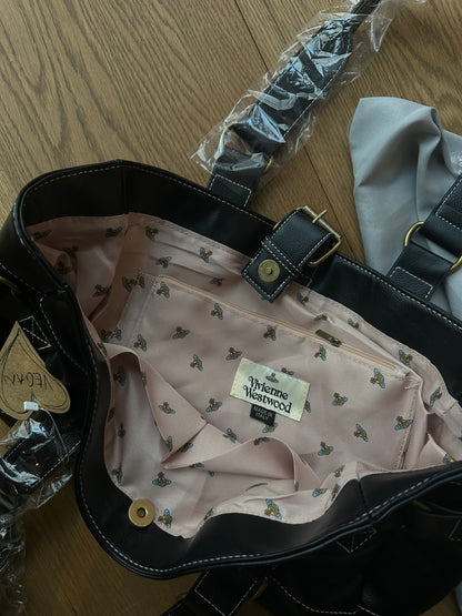 Vwnana’s leather messenger bag (with dust bag) + free cardholder gift