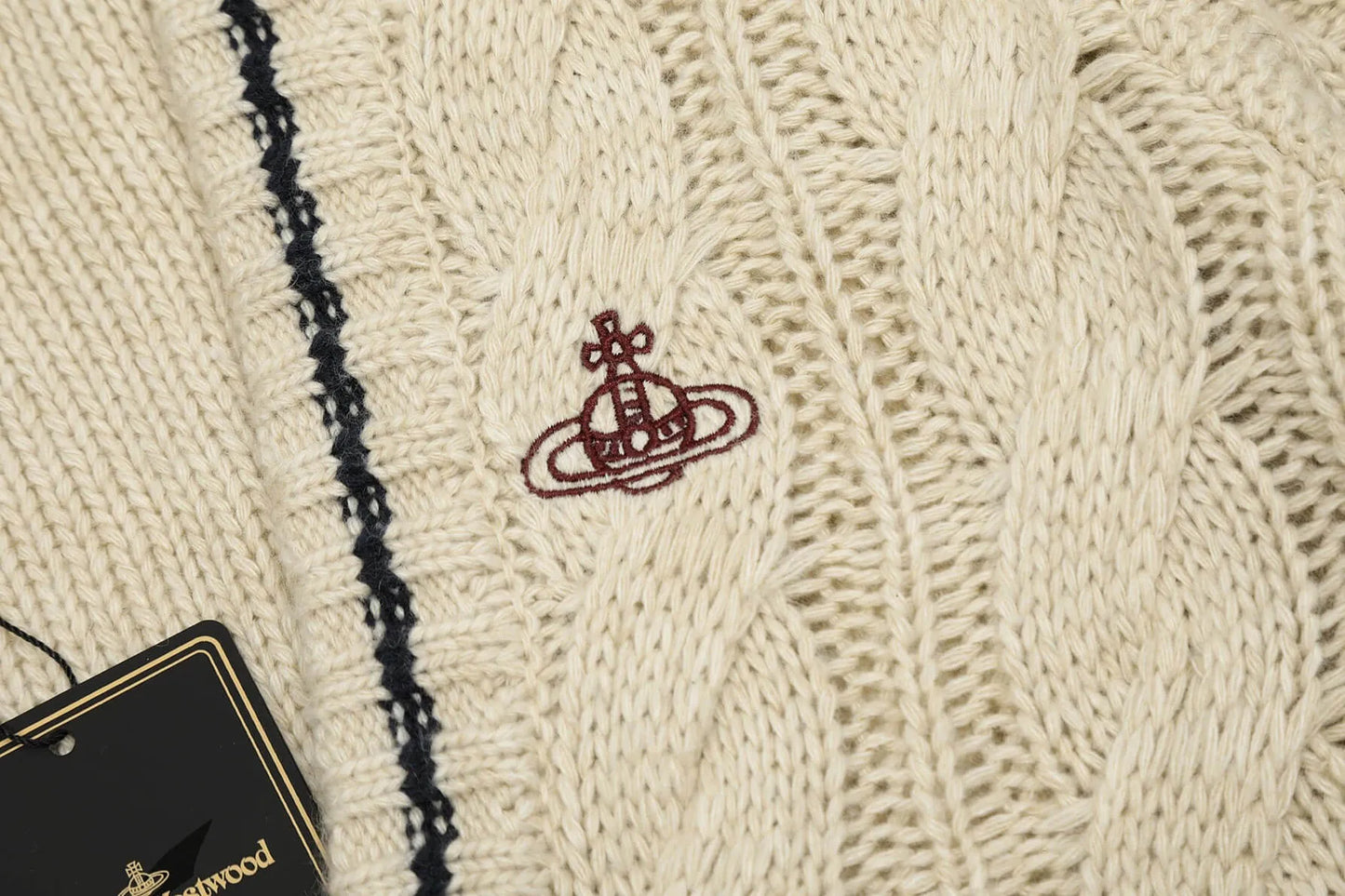 Cable Knit Crest Button Cardigan