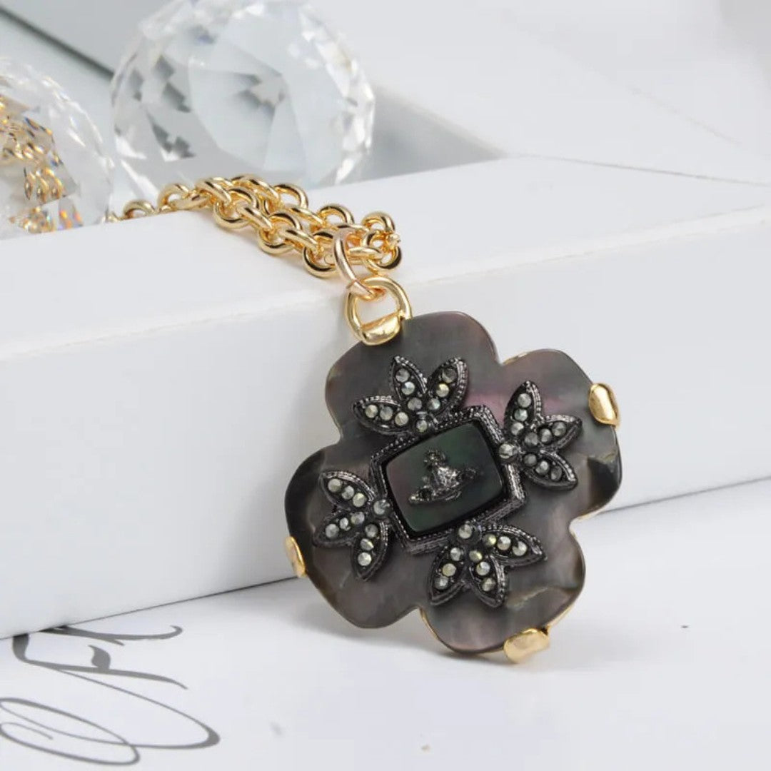 Vintage Four-leaf Clover Shell Necklace