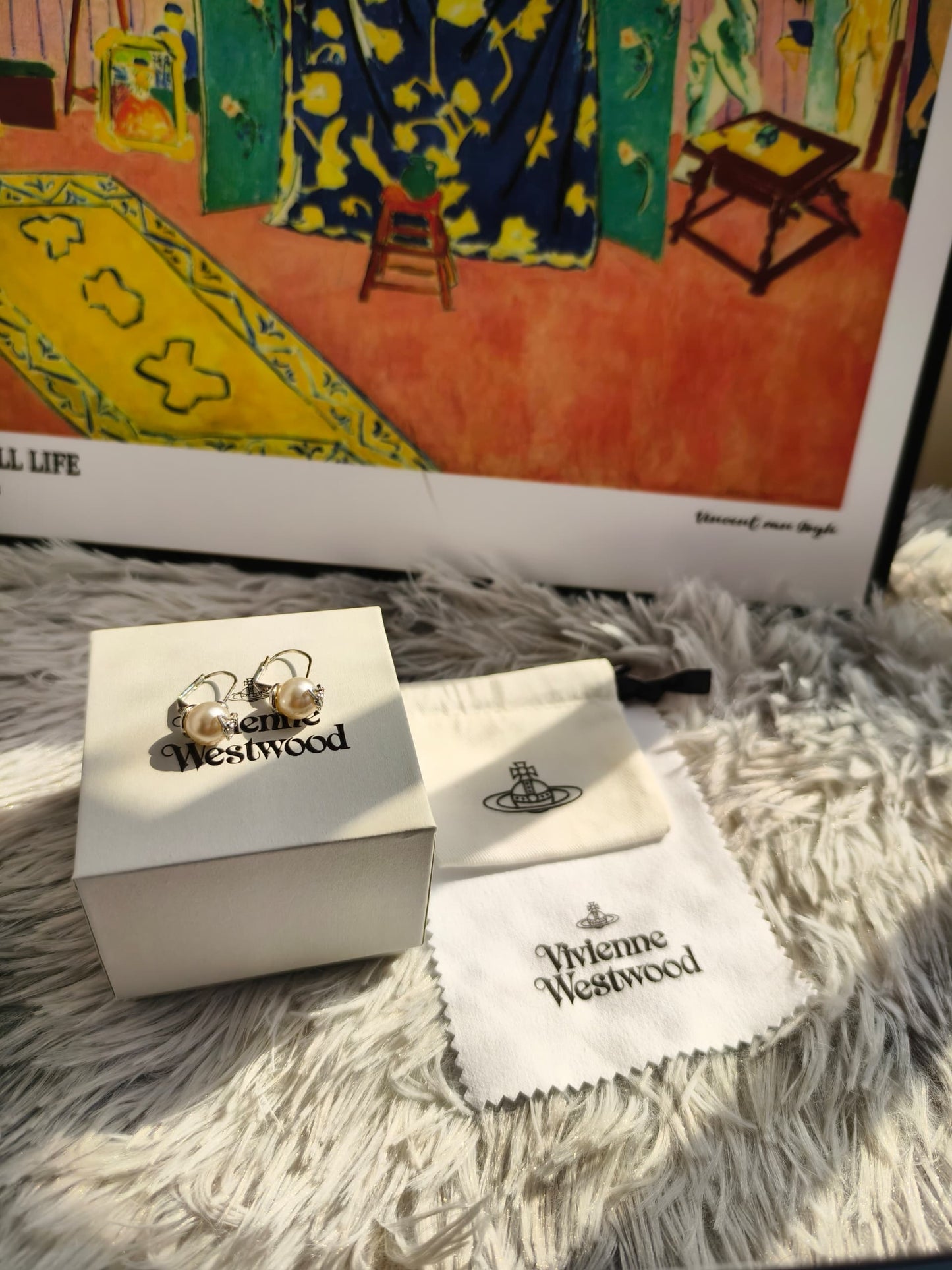 pearl clip earrings (with box)