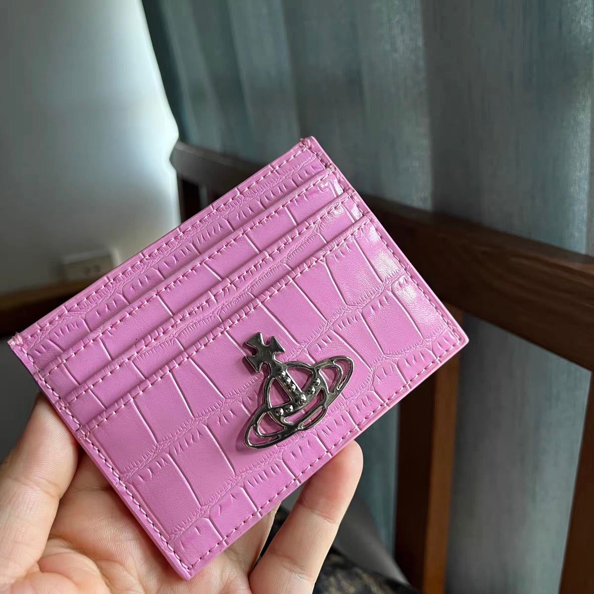 Vwnana’s Crocodile Skin Cardholder
