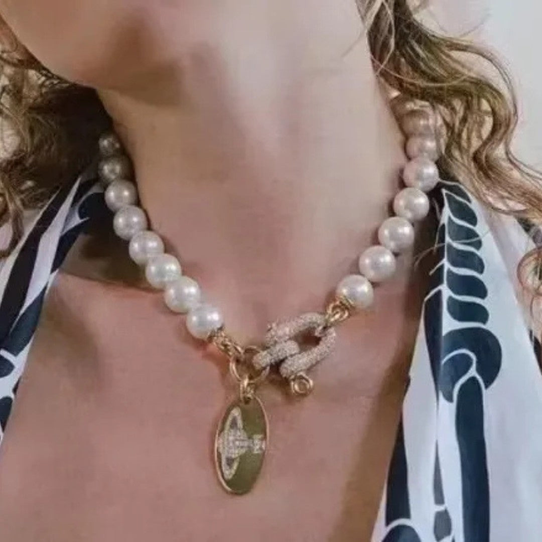 U-shaped Clasp Pearl Necklace