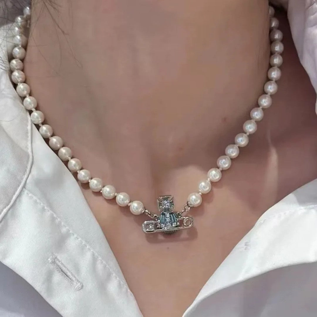 KITTY Pin Lacquered Saturn Pearl Necklace