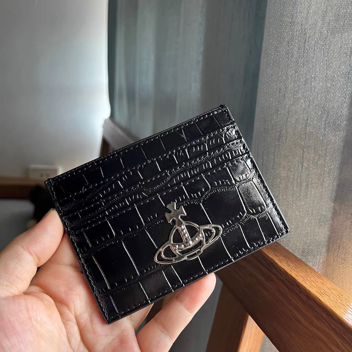 Vwnana’s Crocodile Skin Cardholder