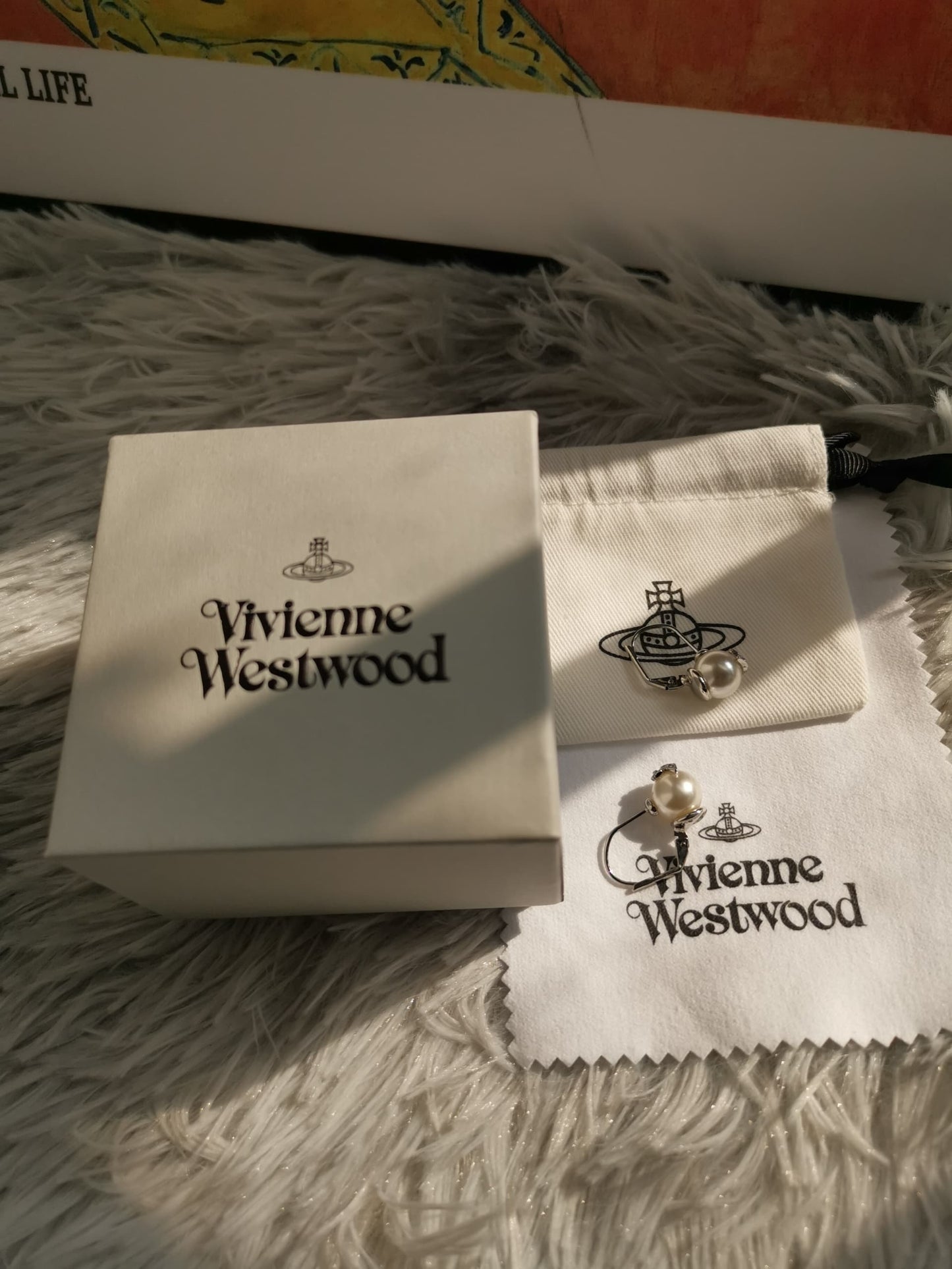 pearl clip earrings (with box)