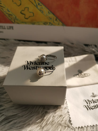 pearl clip earrings (with box)