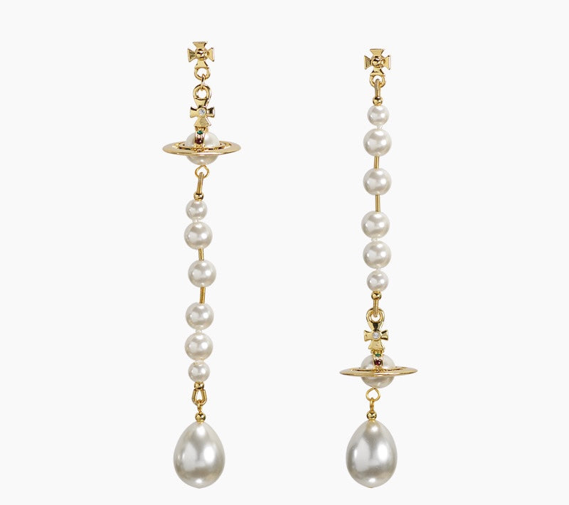 Broken pearl earrings (with box)