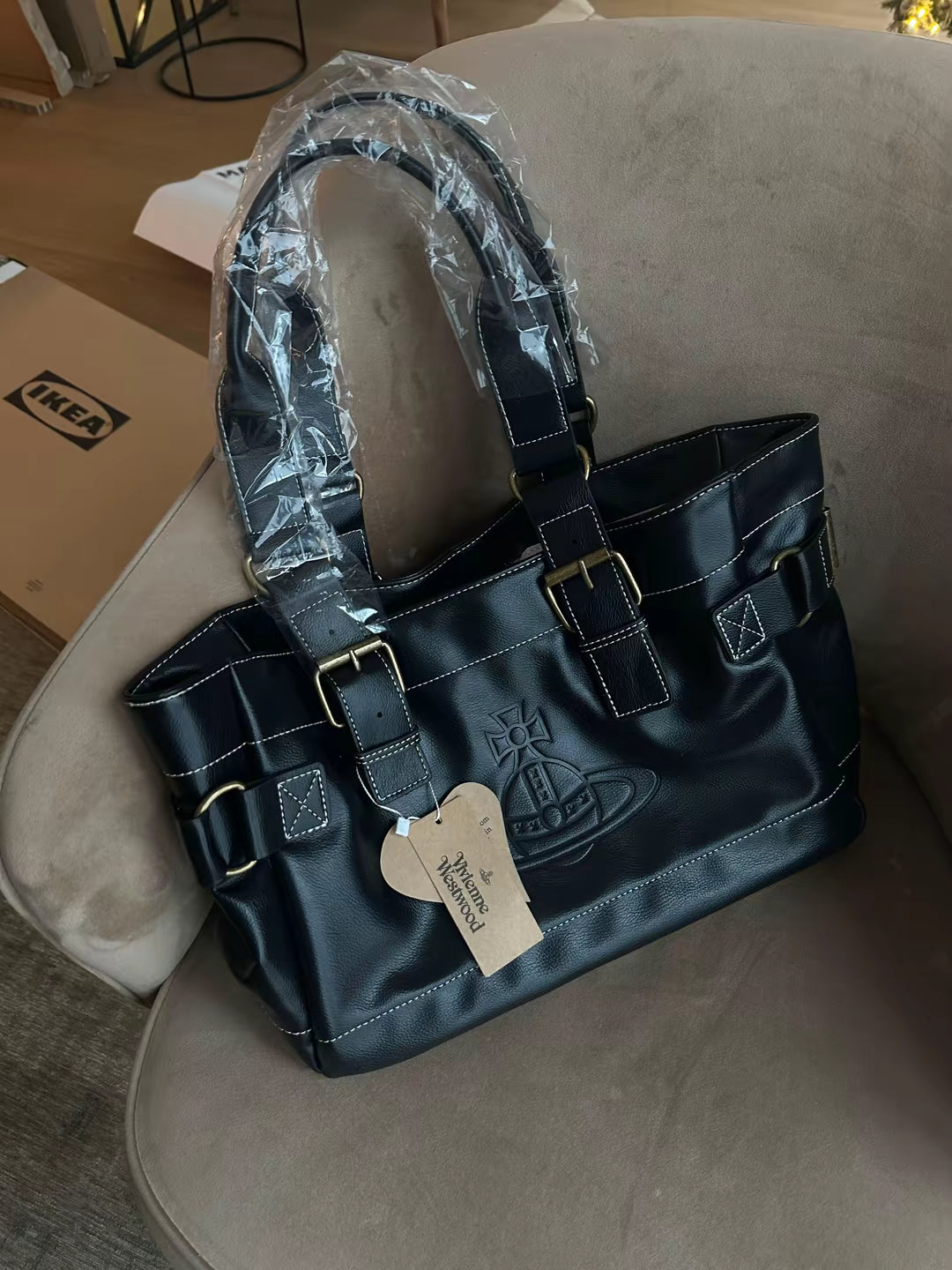 Vwnana’s leather messenger bag (with dust bag) + free cardholder gift