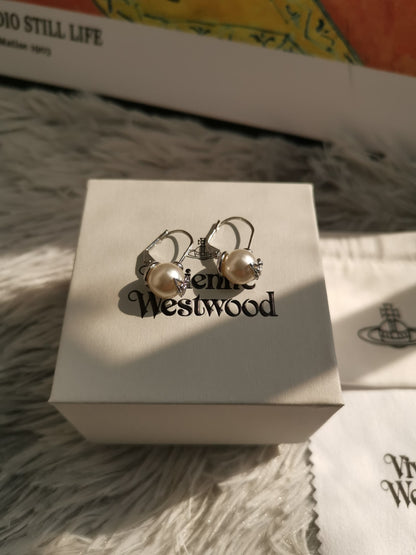pearl clip earrings (with box)