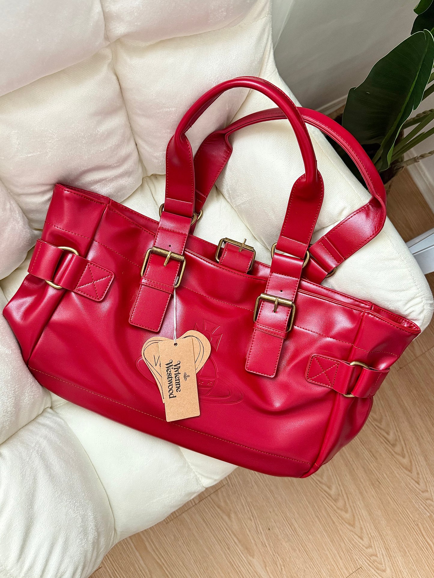 Cherry red Vwnana’s leather messenger bag (with dust bag) + free cardholder gift