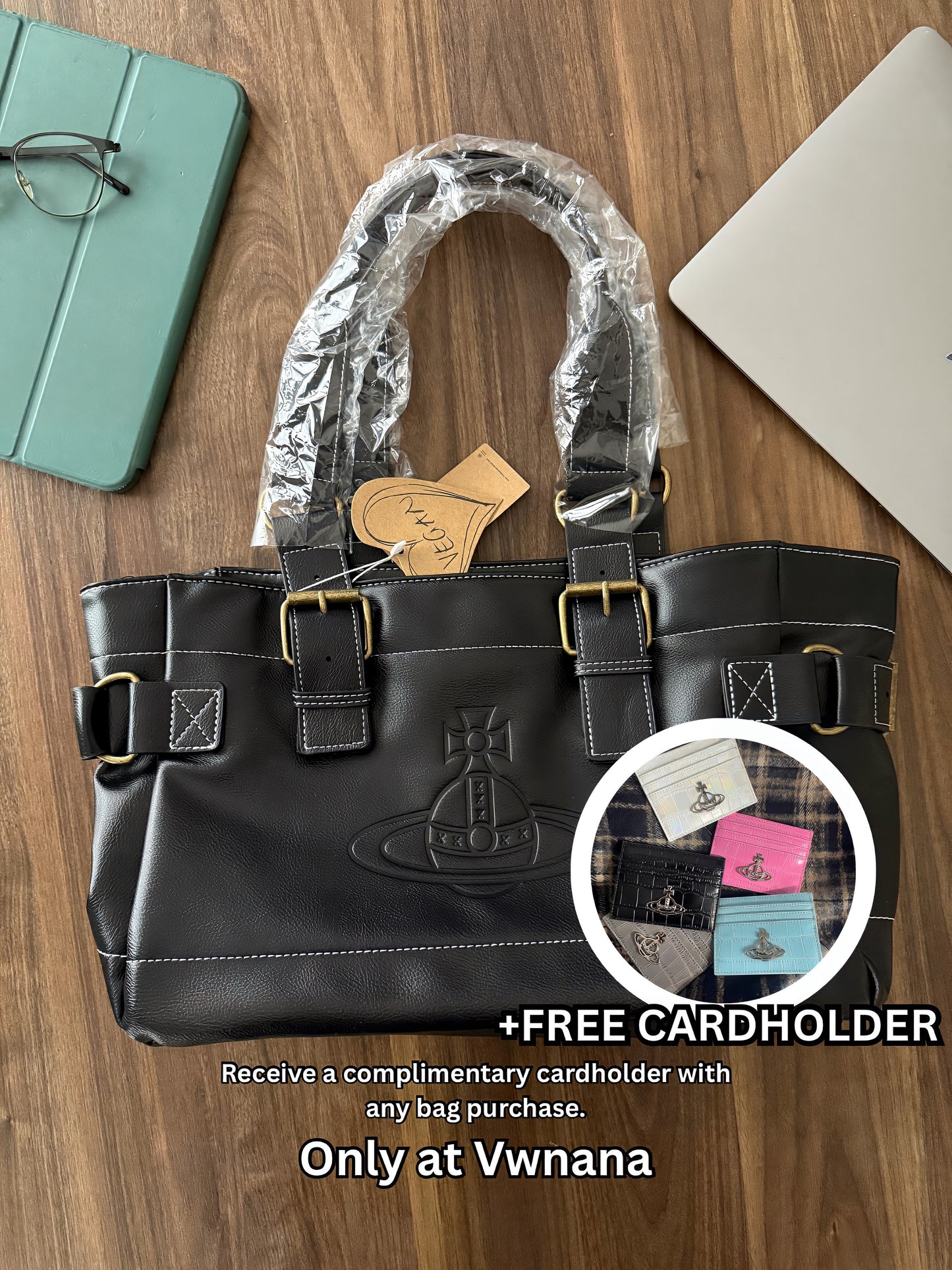 Vwnana’s leather messenger bag (with dust bag) + free cardholder gift